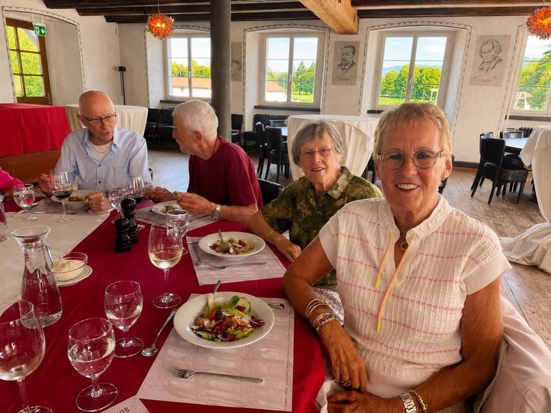 Am Tisch